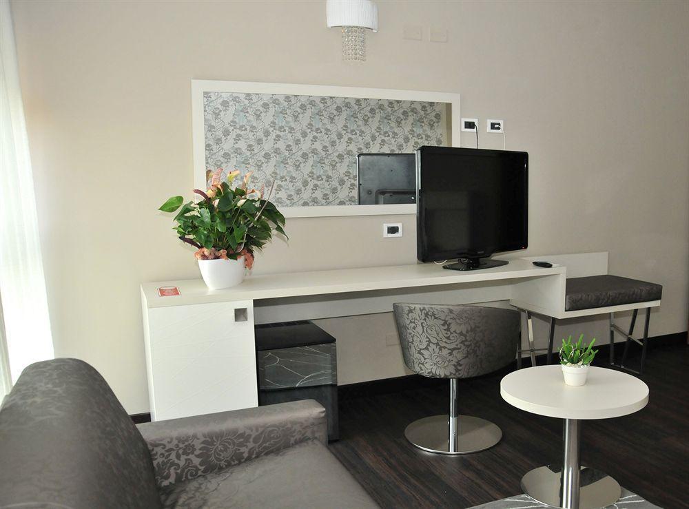 Hotel Lalla Beauty & Relax Чезенатико Экстерьер фото