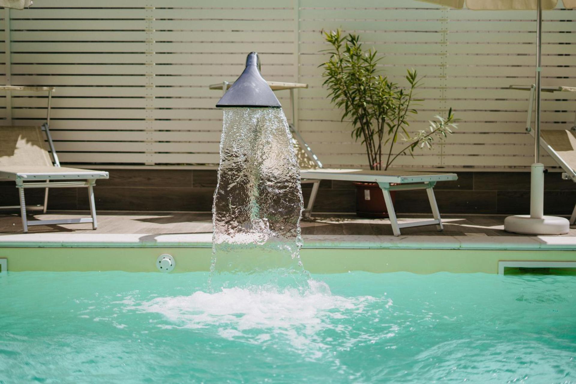 Hotel Lalla Beauty & Relax Чезенатико Экстерьер фото