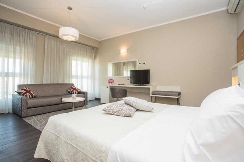 Hotel Lalla Beauty & Relax Чезенатико Экстерьер фото