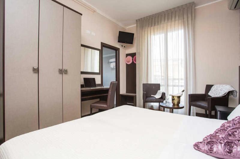 Hotel Lalla Beauty & Relax Чезенатико Экстерьер фото